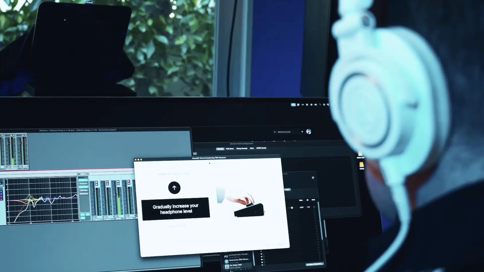 Creating measurement profile in Sonarworks SoundID Reference Virtual Monitoring PRO with EQ graph and headphone level prompt.